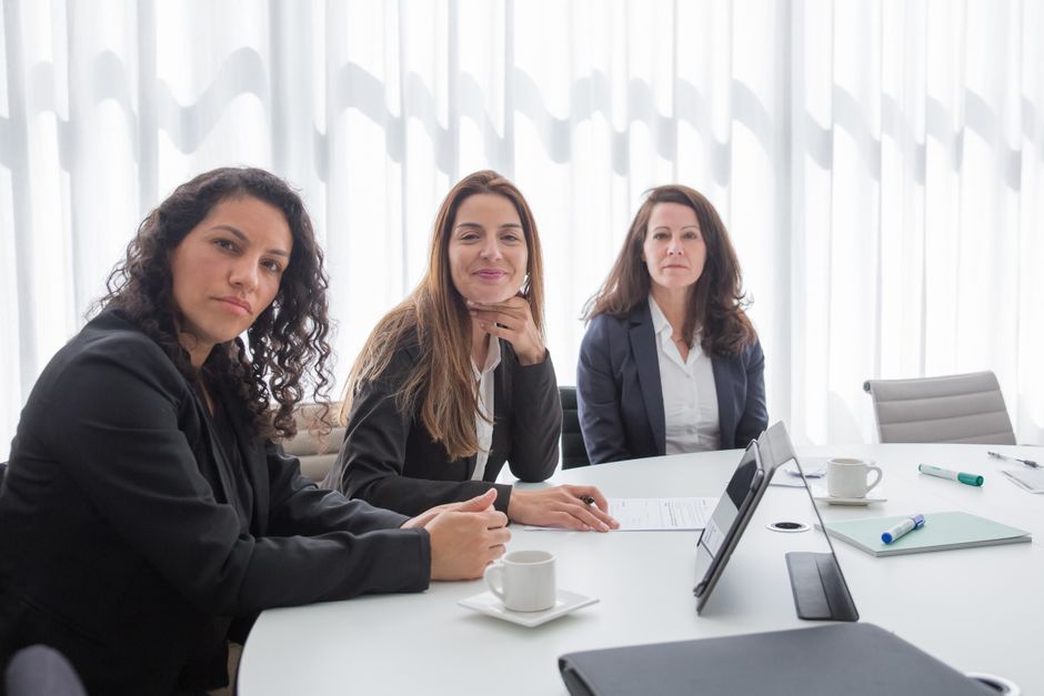 Female VP Coaching vs Certification Guide (Decision Matrix)